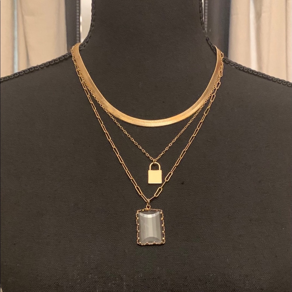 3/25 💵 3 layered gold necklace